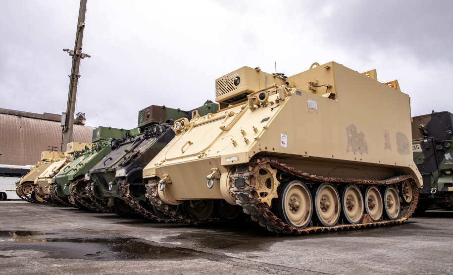 Porto de Paranaguá recebe 30 unidades de blindados para o Exército Brasileiro