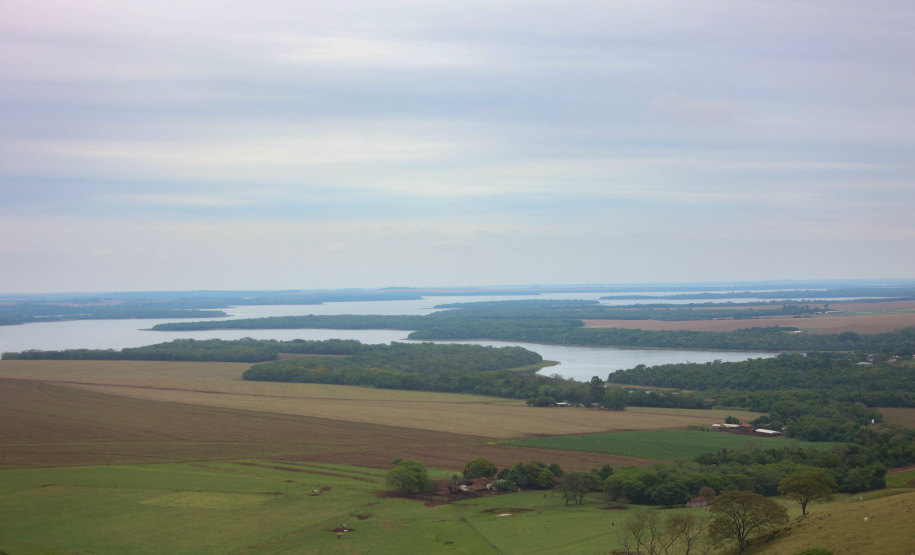 Com o maior monumento dedicado a Nossa Senhora Aparecida na América Latina, Itaipulândia recebe milhares de romeiros no Dia da Padroeira.