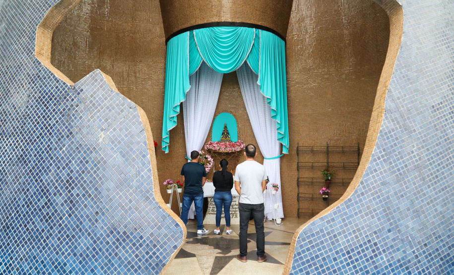 Com o maior monumento dedicado a Nossa Senhora Aparecida na América Latina, Itaipulândia recebe milhares de romeiros no Dia da Padroeira.