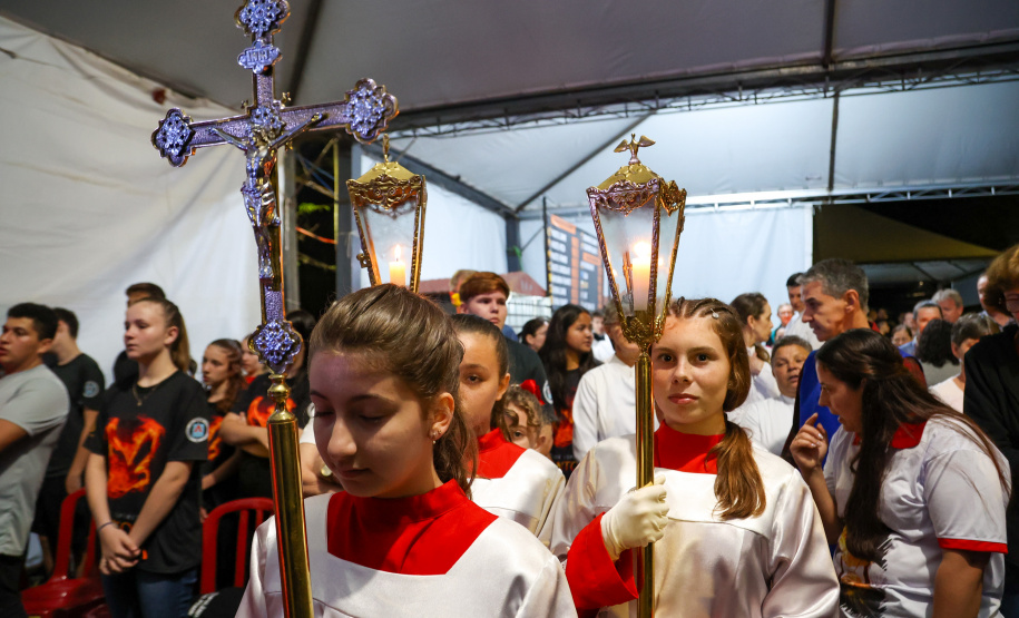 Com o maior monumento dedicado a Nossa Senhora Aparecida na América Latina, Itaipulândia recebe milhares de romeiros no Dia da Padroeira.