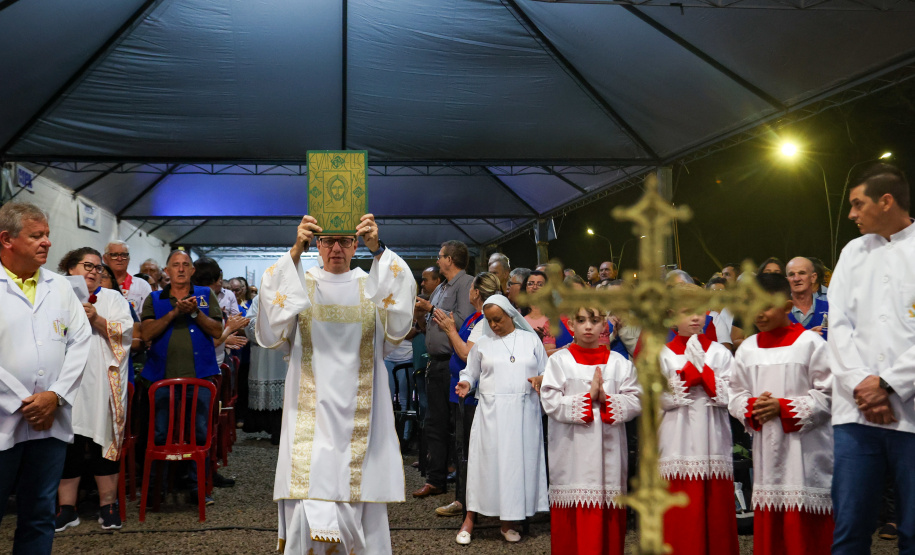Com o maior monumento dedicado a Nossa Senhora Aparecida na América Latina, Itaipulândia recebe milhares de romeiros no Dia da Padroeira.