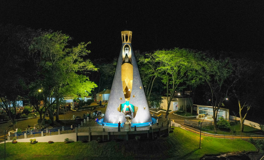 Com o maior monumento dedicado a Nossa Senhora Aparecida na América Latina, Itaipulândia recebe milhares de romeiros no Dia da Padroeira.