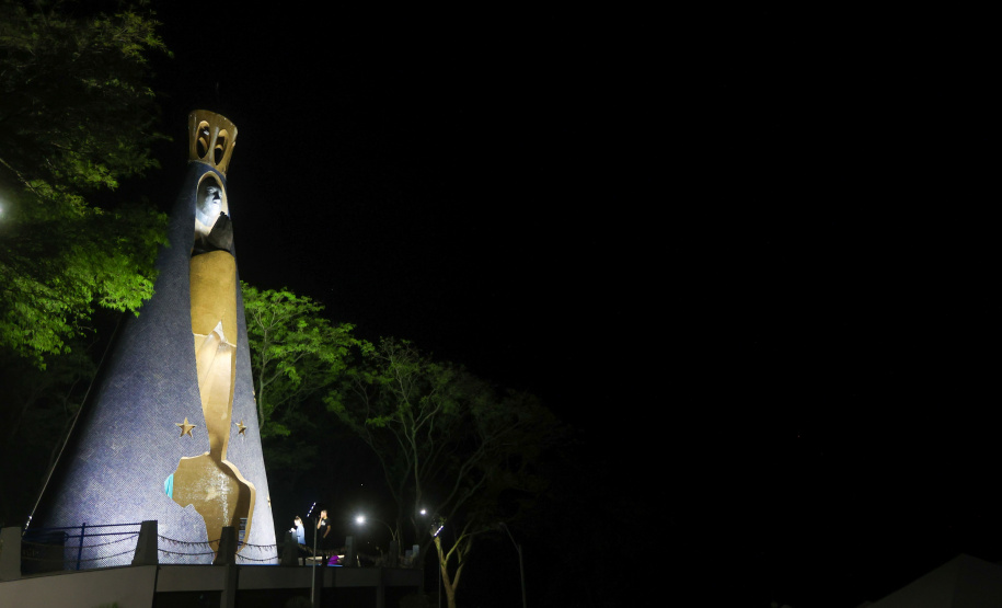 Com o maior monumento dedicado a Nossa Senhora Aparecida na América Latina, Itaipulândia recebe milhares de romeiros no Dia da Padroeira.