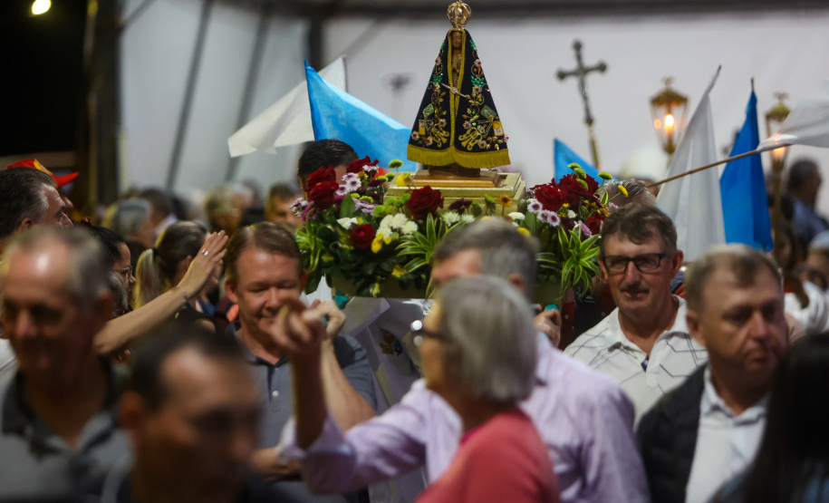 Com o maior monumento dedicado a Nossa Senhora Aparecida na América Latina, Itaipulândia recebe milhares de romeiros no Dia da Padroeira.