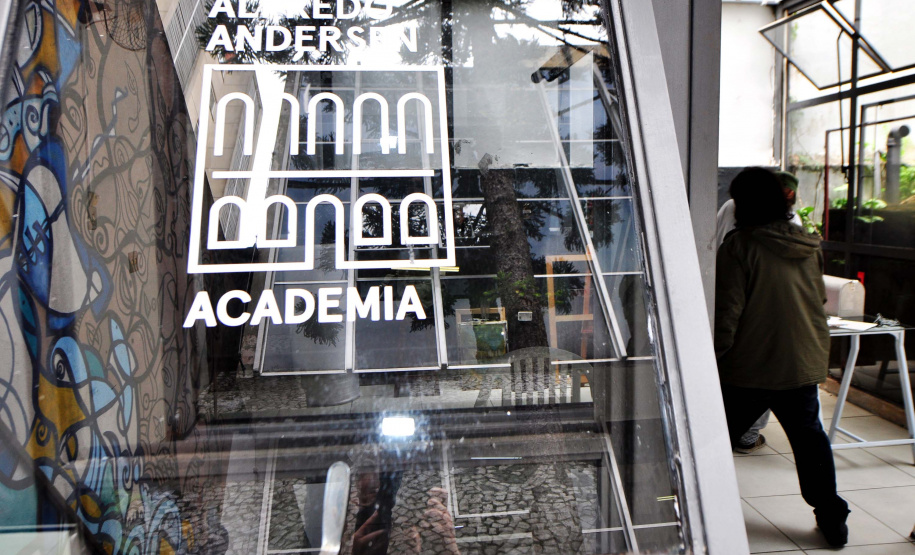 Autor anônimo assume residência artística do Museu Casa Alfredo Andersen
