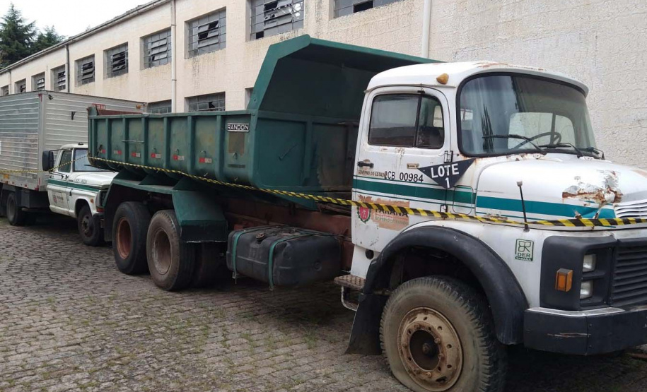 DER/PR amplia prazo de doação de veículos pesados e equipamentos a prefeituras