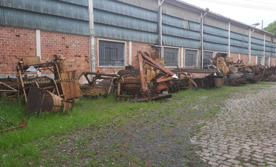 DER/PR amplia prazo de doação de veículos pesados e equipamentos a prefeituras