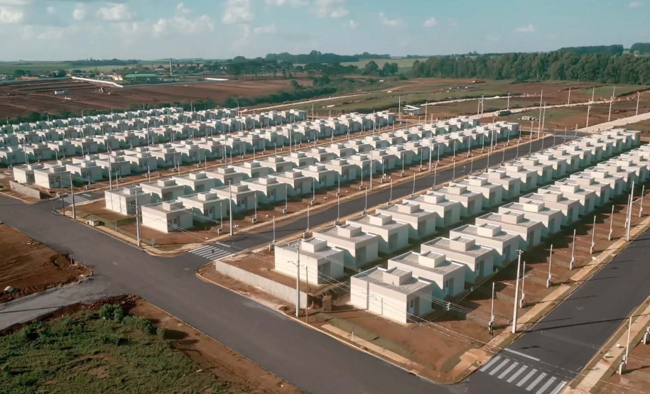 O governador Carlos Massa Ratinho Junior participou, neste sábado (9), da inauguração de um novo bairro planejado em Ponta Grossa, nos Campos Gerais. O Residencial Bem Viver Uvaranas, composto por 408 casas