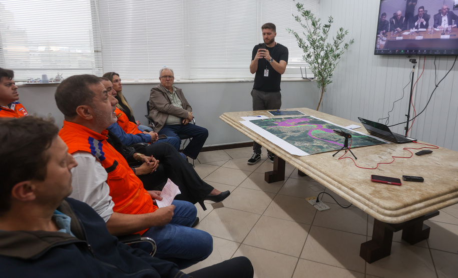 Reunião online governador