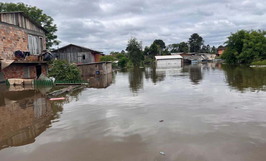 Paraná tem 13 municípios com decretos de situação de emergência homologados; Estado encaminha desabrigados a hotéis