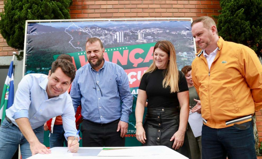 O Governo do Paraná assinou nesta sexta-feira (06) o termo para o início da licitação para construção do Centro de Referência de Assistência Social (CRAS) de Itaperuçu, na Região Metropolitana de Curitiba.