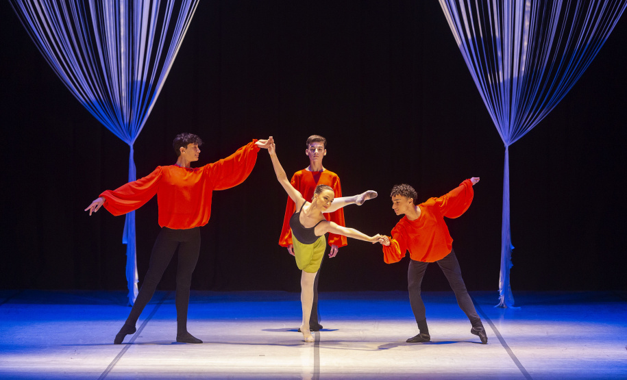 Espetáculo da Escola de Dança em 11 de novembro