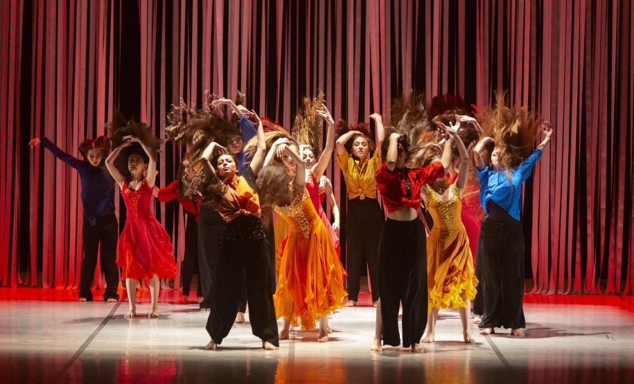 Espetáculo da Escola de Dança em 11 de novembro