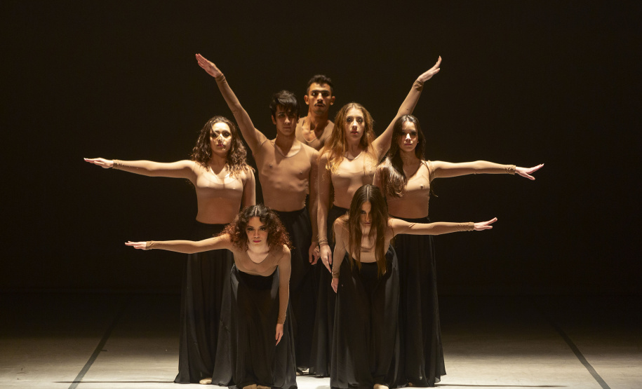 Espetáculo da Escola de Dança em 11 de novembro