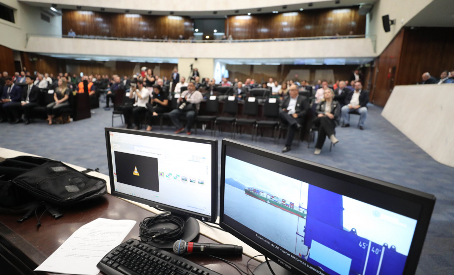 Portos do Paraná recebe homenagem da Assembleia Legislativa