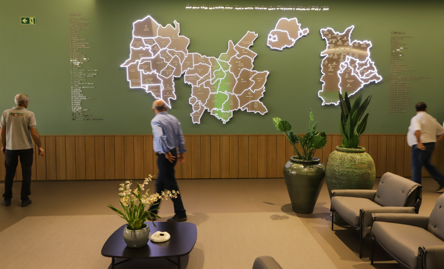 O governador Carlos Massa Ratinho Junior exaltou novamente a importância das cooperativas para a economia do Paraná durante a inauguração da nova sede administrativa do Sicredi em Palotina