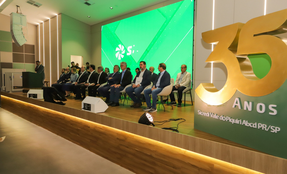 O governador Carlos Massa Ratinho Junior exaltou novamente a importância das cooperativas para a economia do Paraná durante a inauguração da nova sede administrativa do Sicredi em Palotina