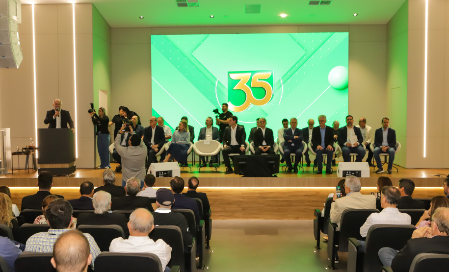 O governador Carlos Massa Ratinho Junior exaltou novamente a importância das cooperativas para a economia do Paraná durante a inauguração da nova sede administrativa do Sicredi em Palotina