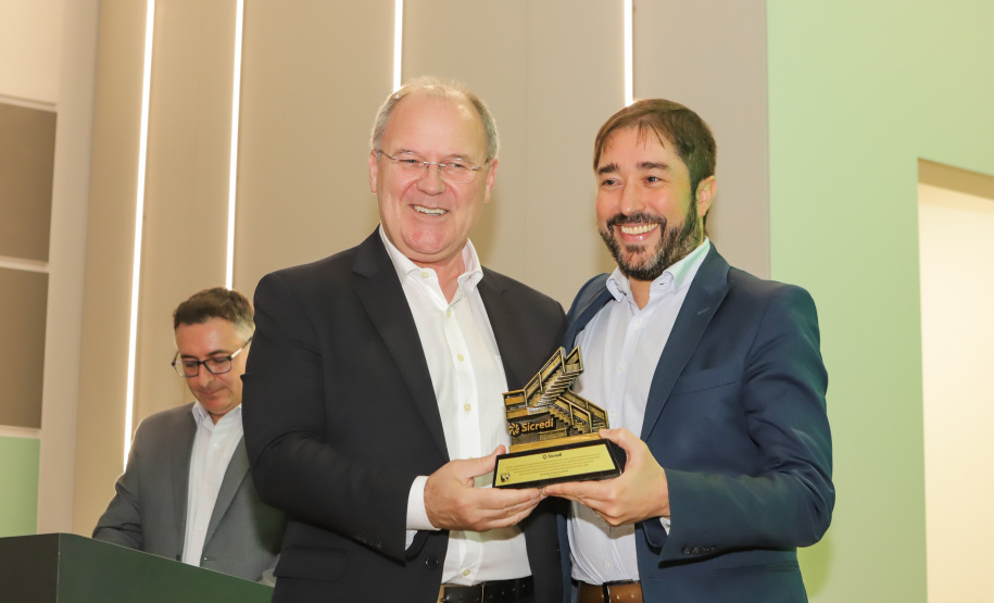 O governador Carlos Massa Ratinho Junior exaltou novamente a importância das cooperativas para a economia do Paraná durante a inauguração da nova sede administrativa do Sicredi em Palotina