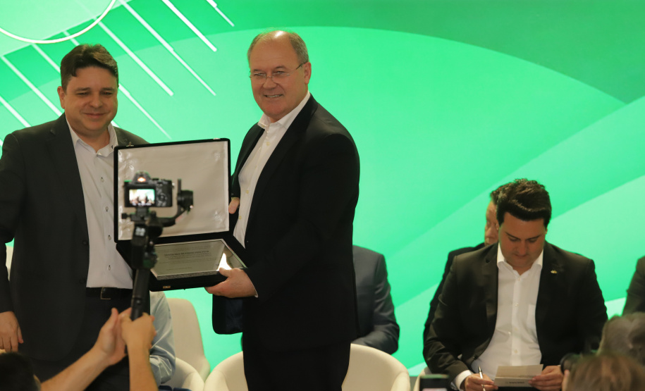 O governador Carlos Massa Ratinho Junior exaltou novamente a importância das cooperativas para a economia do Paraná durante a inauguração da nova sede administrativa do Sicredi em Palotina