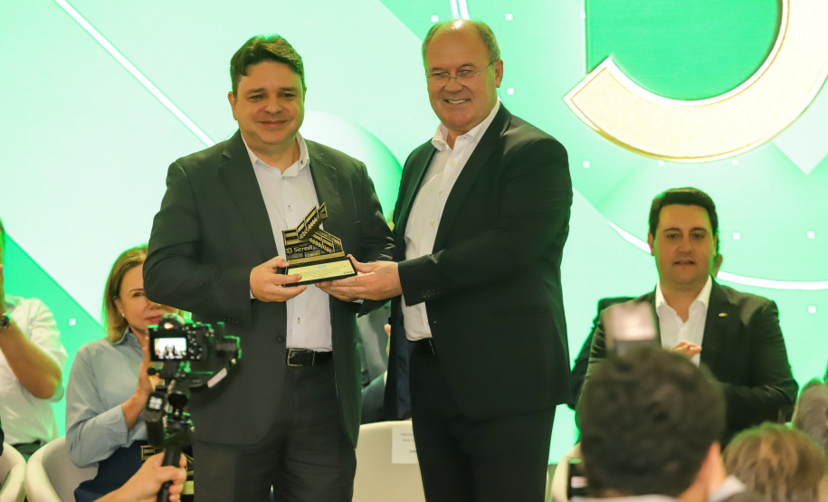 O governador Carlos Massa Ratinho Junior exaltou novamente a importância das cooperativas para a economia do Paraná durante a inauguração da nova sede administrativa do Sicredi em Palotina