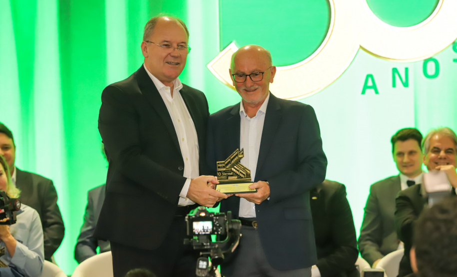 O governador Carlos Massa Ratinho Junior exaltou novamente a importância das cooperativas para a economia do Paraná durante a inauguração da nova sede administrativa do Sicredi em Palotina