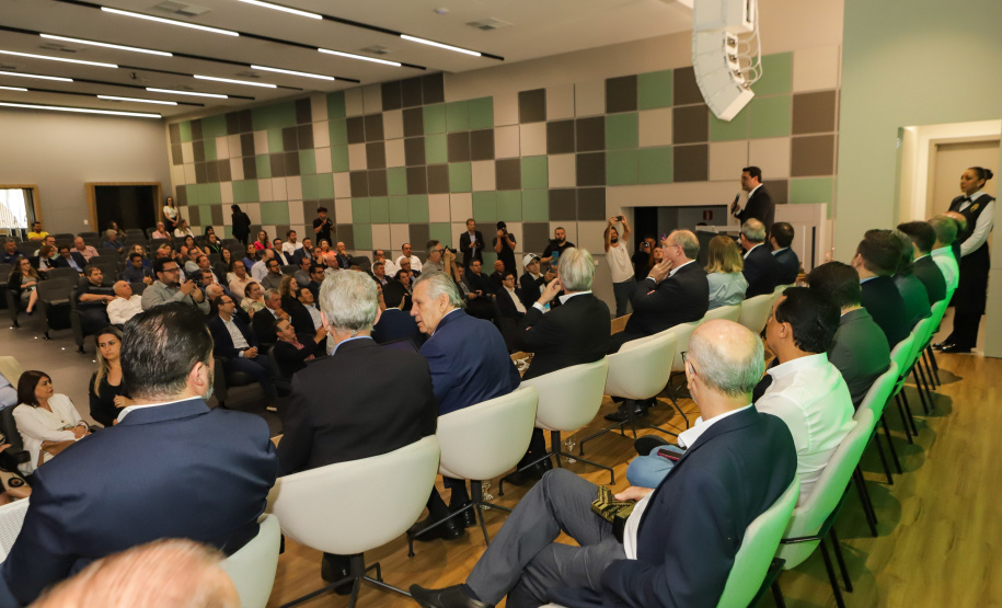 O governador Carlos Massa Ratinho Junior exaltou novamente a importância das cooperativas para a economia do Paraná durante a inauguração da nova sede administrativa do Sicredi em Palotina