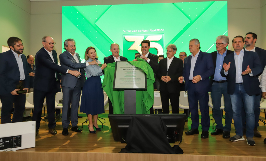 O governador Carlos Massa Ratinho Junior exaltou novamente a importância das cooperativas para a economia do Paraná durante a inauguração da nova sede administrativa do Sicredi em Palotina