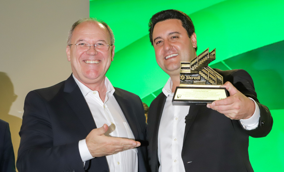 O governador Carlos Massa Ratinho Junior exaltou novamente a importância das cooperativas para a economia do Paraná durante a inauguração da nova sede administrativa do Sicredi em Palotina