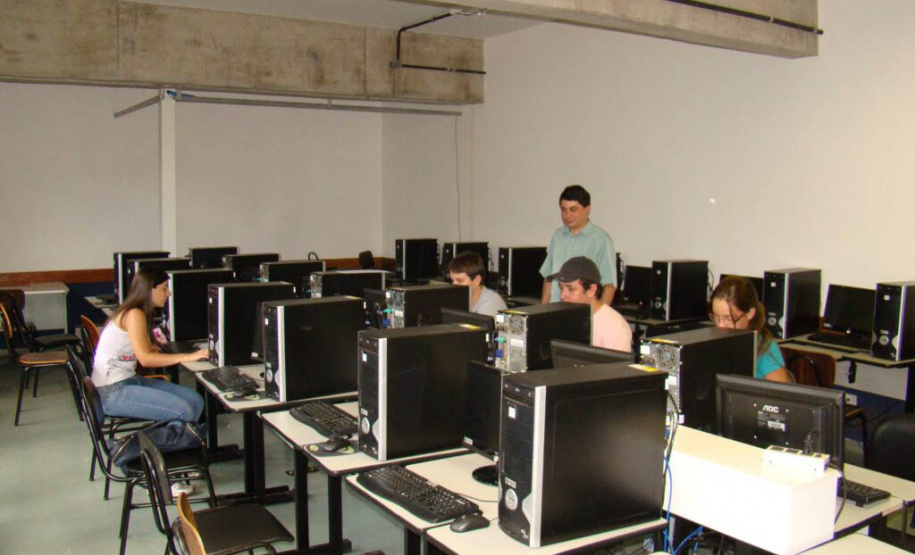 Governo investe em modernização de equipamentos de informática da UEL