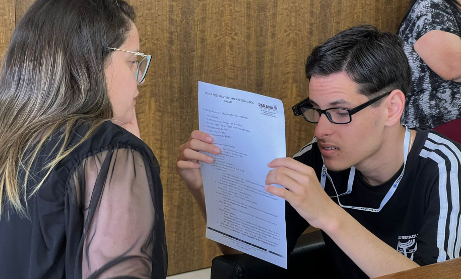 O adolescente João Pedro Machado, 15 anos, de Guarapuava, recebeu seu Óculos Amigo e não conteve a alegria no dia da entrega.