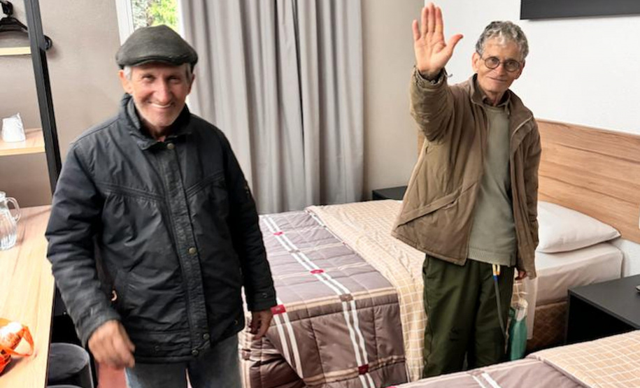 Primeiras famílias desabrigadas pelas chuvas começam a ser acolhidas em hotel