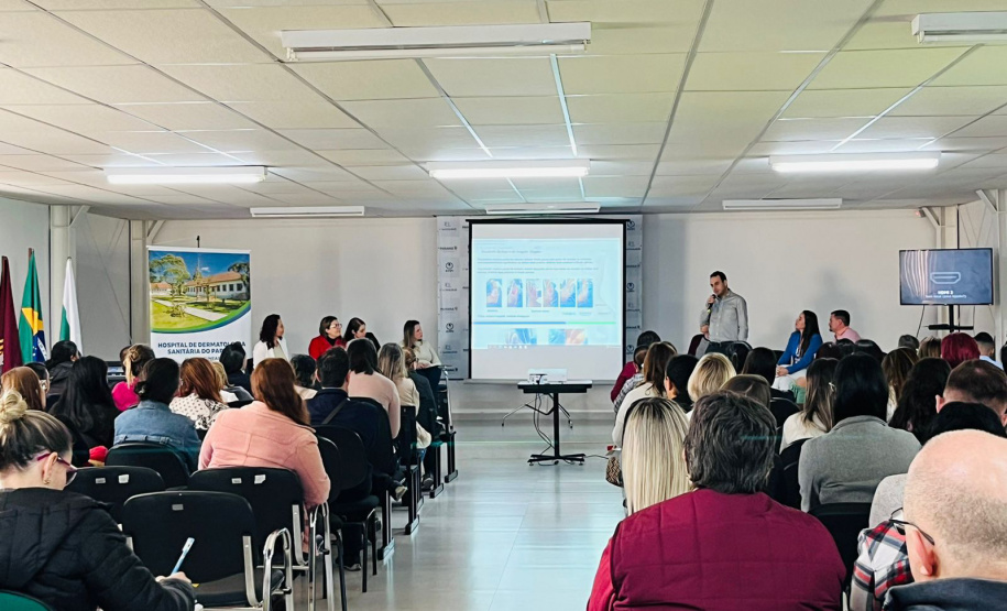 Hospital de Dermatologia Sanitária do Paraná promove encontro entre profissionais para debater tratamento de feridas