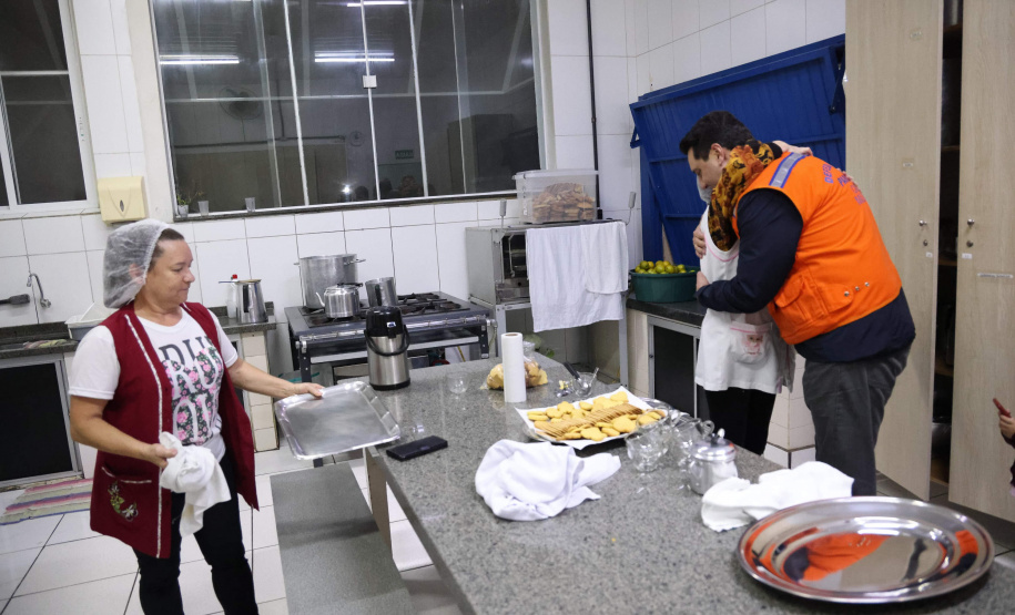 O governador Carlos Massa Ratinho Junior visitou na noite desta quarta-feira (18) a cidade de São Mateus do Sul, uma das mais atingidas pelas chuvas dos últimos dias no Paraná.