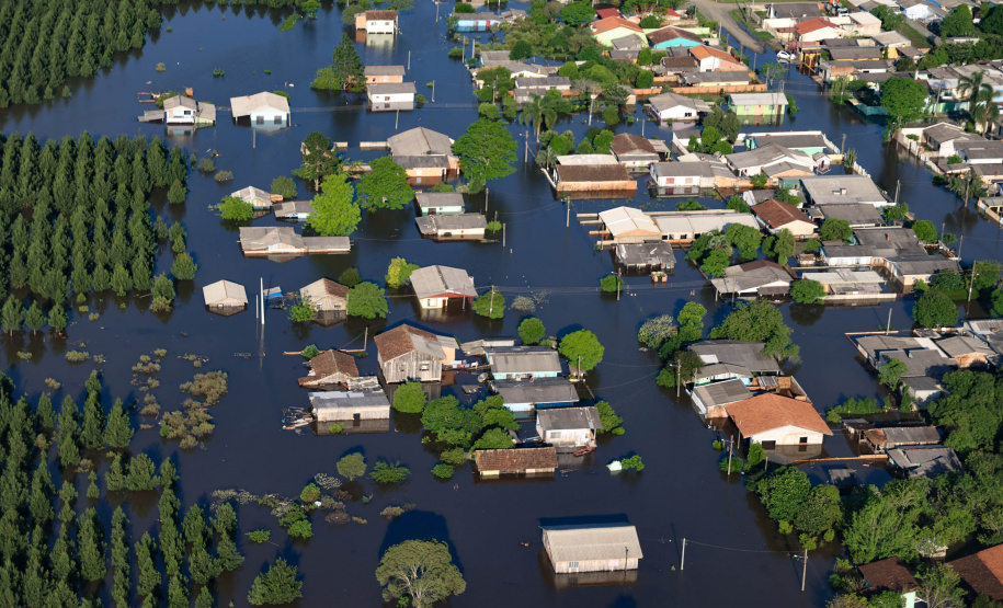 Em União da Vitória, governador Ratinho Junior anuncia pacote para auxílio às vítimas de enchentes