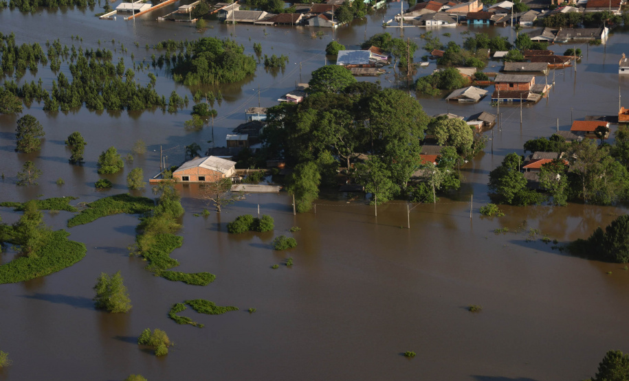 Em União da Vitória, governador Ratinho Junior anuncia pacote para auxílio às vítimas de enchentes