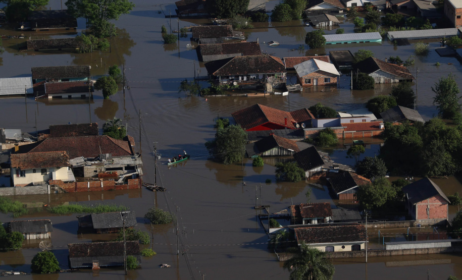 Em União da Vitória, governador Ratinho Junior anuncia pacote para auxílio às vítimas de enchentes
