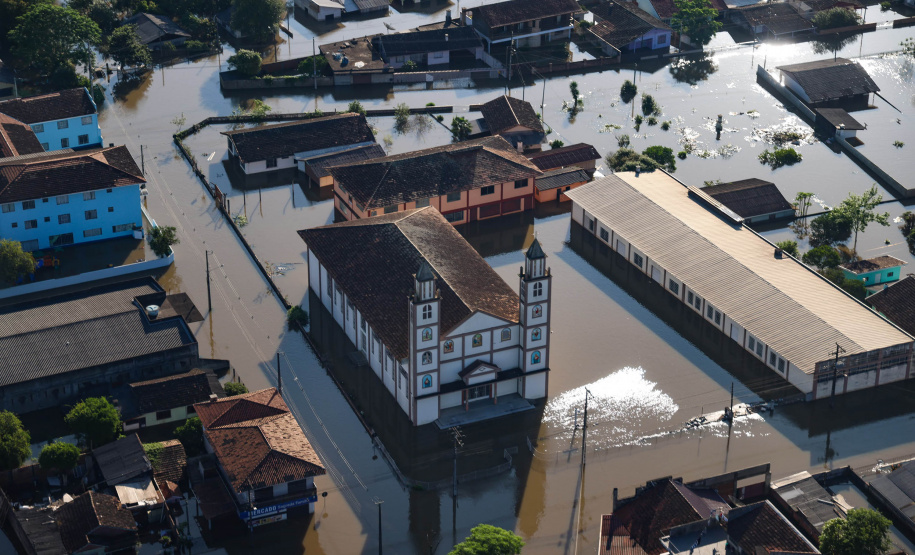 Em União da Vitória, governador Ratinho Junior anuncia pacote para auxílio às vítimas de enchentes