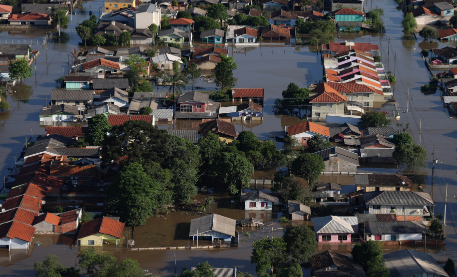 Em União da Vitória, governador Ratinho Junior anuncia pacote para auxílio às vítimas de enchentes