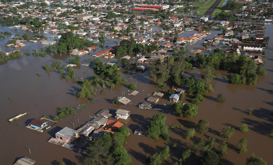 Em União da Vitória, governador Ratinho Junior anuncia pacote para auxílio às vítimas de enchentes