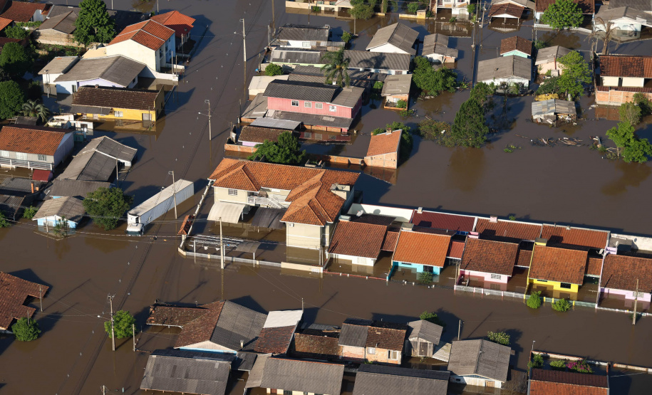 Em União da Vitória, governador Ratinho Junior anuncia pacote para auxílio às vítimas de enchentes