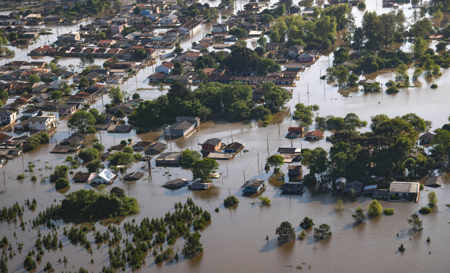 Em União da Vitória, governador Ratinho Junior anuncia pacote para auxílio às vítimas de enchentes