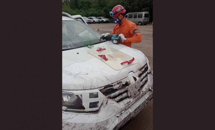 CBMPR apresenta técnicas de salvamento veicular a bombeiros do Maranhão