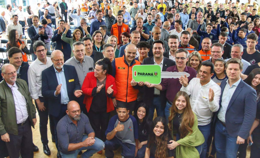 Governador entrega R$ 52 milhões em veículos e equipamentos à Defesa Civil