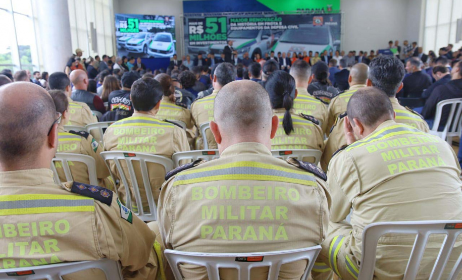 Governador entrega R$ 52 milhões em veículos e equipamentos à Defesa Civil