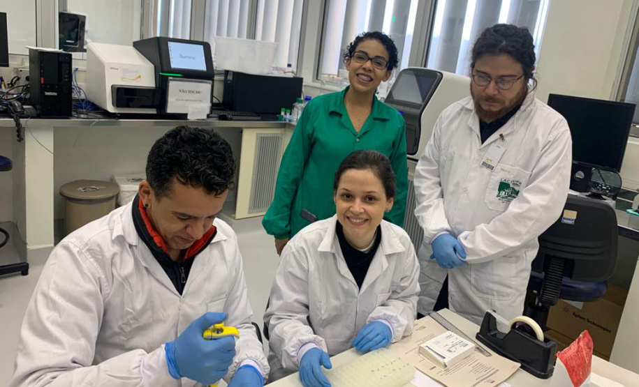 Lacen do Paraná participa de projeto inovador de monitoramento genômico em navio