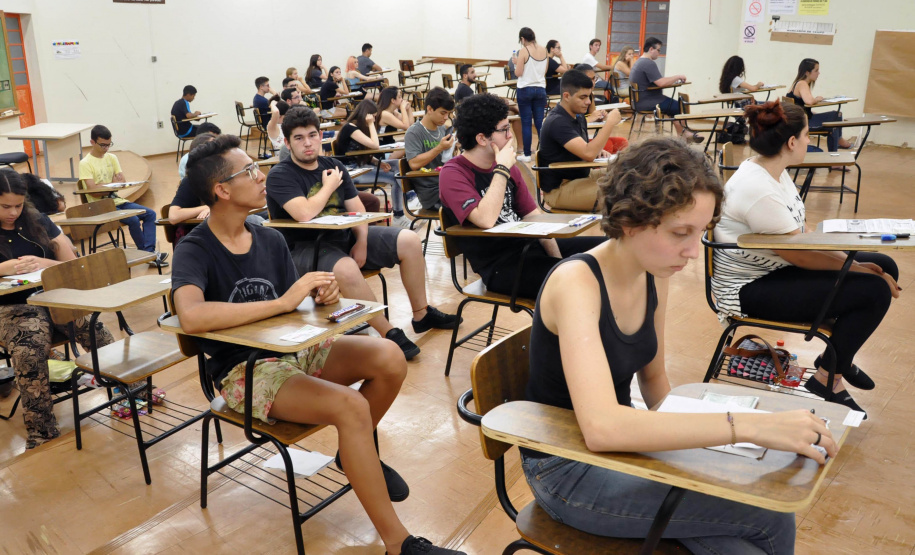 EDUCAÇÃO ENEM ADIADO