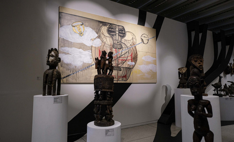 Dentro da temática da cultura popular brasileira e musicalidade afrodiaspórica, os inscritos entrarão em contato com os ritmos de raiz africana, com inspiração nos instrumentos presentes na mostra “África: Diálogos com o Contemporâneo” (Sala 4).