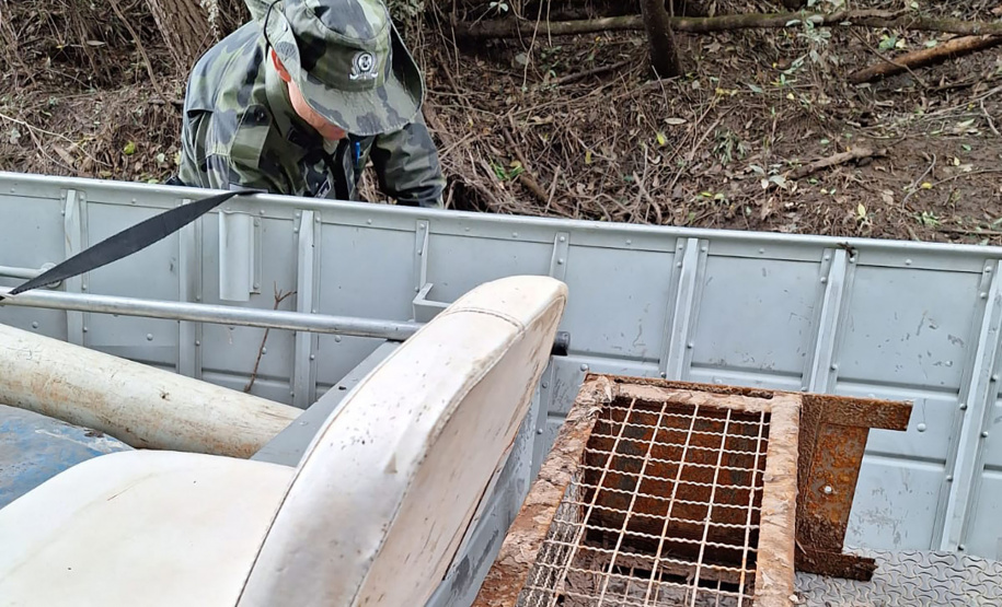 Fiscais do IAT encontraram três ranchos que serviam de alojamento para caçadores às margens do Rio Tibagi, em Ponta Grossa.