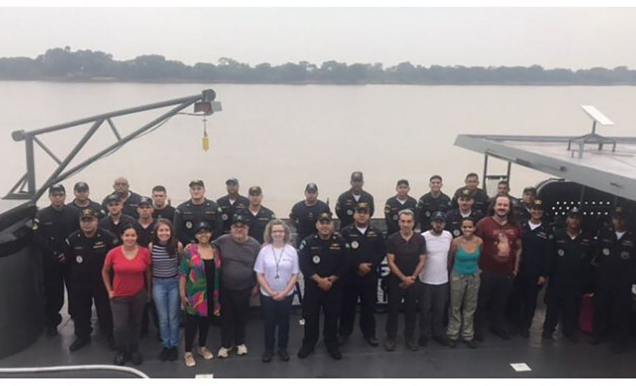 Lacen do Paraná participa de projeto inovador de monitoramento genômico em navio